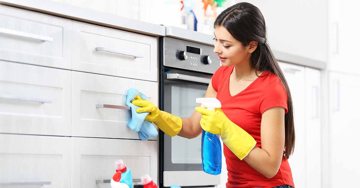 Cleaning And Caring For Kitchen Cabinets, What Cleaner To Use Clean Kitchen Cabinets