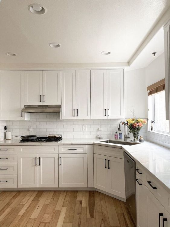 White Cabinets Black Hardware, Kitchen Hardware With White Cabinets And Stainless Appliances